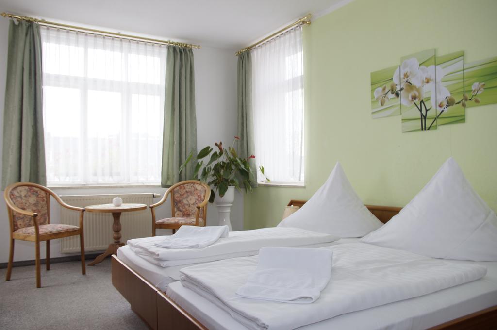 Ratskeller Thum Hotel Ngoại thất bức ảnh