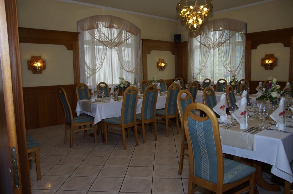 Ratskeller Thum Hotel Ngoại thất bức ảnh
