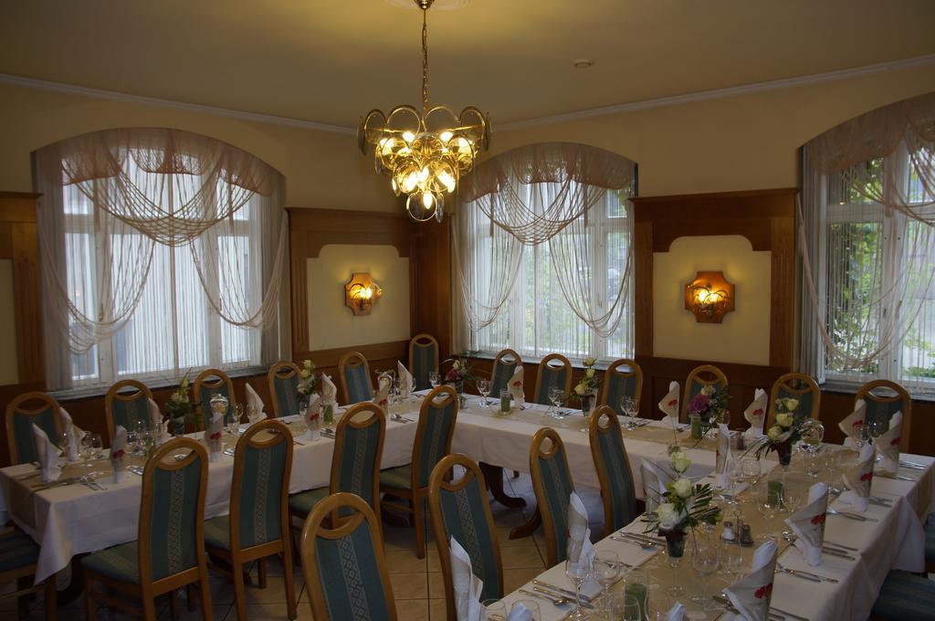 Ratskeller Thum Hotel Ngoại thất bức ảnh