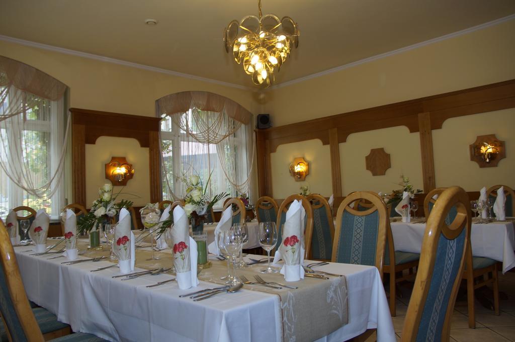 Ratskeller Thum Hotel Ngoại thất bức ảnh