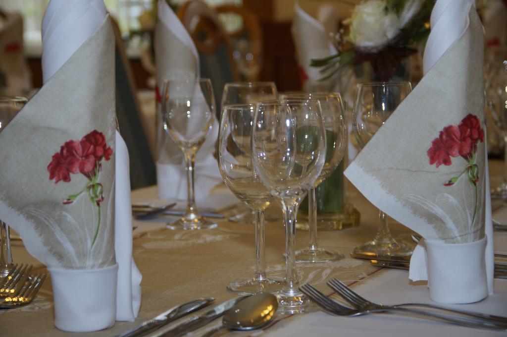 Ratskeller Thum Hotel Ngoại thất bức ảnh
