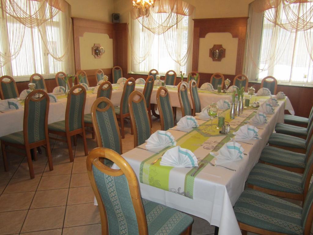 Ratskeller Thum Hotel Ngoại thất bức ảnh